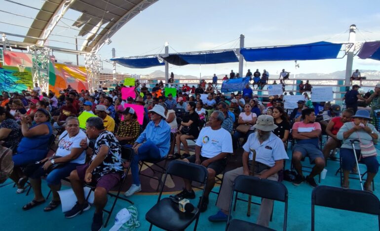 Refrendan buzos y pescadores su apoyo a Abelina López Rodríguez