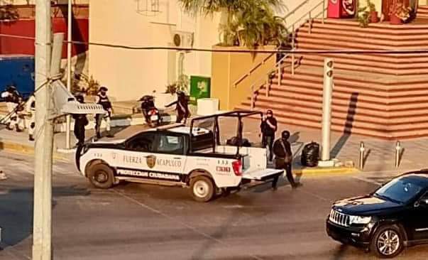 Ataque armado en la avenida Costera de Acapulco deja un deceso y una persona más herida