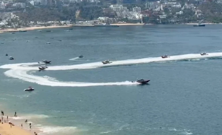 Marina exhibe ejercicios de rescate en el mar y demostración anfibia en Acapulco