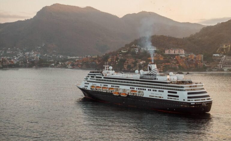 Arriba a Zihuatanejo el Crucero MS Zaandam