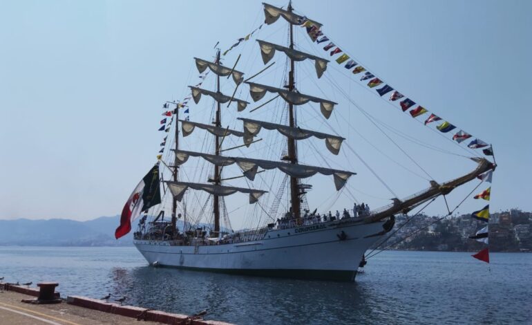 Llega el Buque Escuela Velero “Cuauhtémoc» a Acapulco después de recibir mantenimiento en el Astillero de Oaxaca