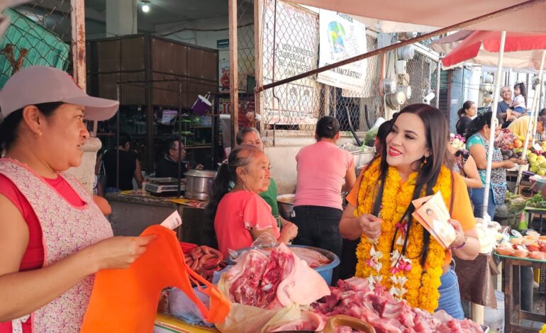 Gaby Bernal se compromete con comerciantes a gestionar créditos a fondo perdido