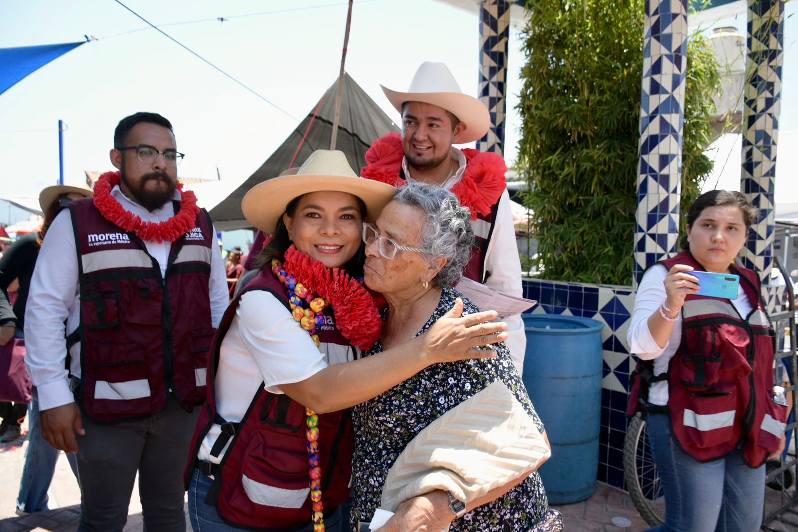 En Pilcaya Beatriz Mojica se compromete a gestionar ante la federación el problema de abasto de agua