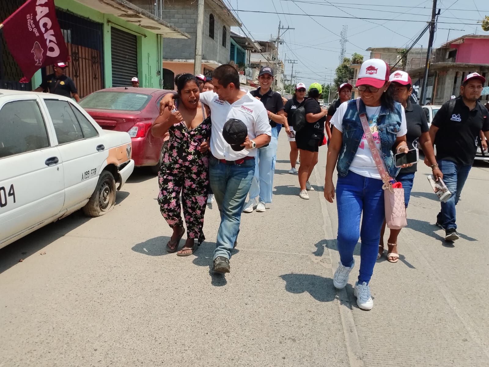 Con emoción y alegría reciben a Jacko Badillo en la periferia de Acapulco