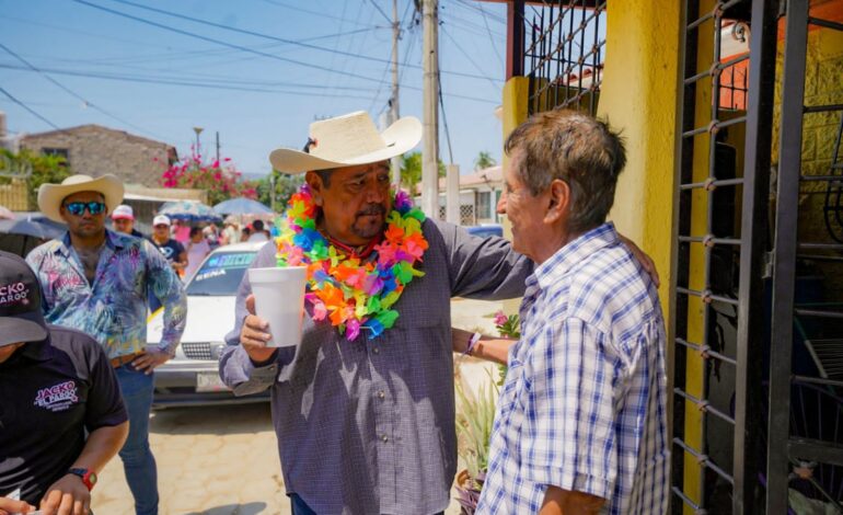 Ricardo Santiago no organizaba mis eventos, dice el senador Félix Salgado Macedonio