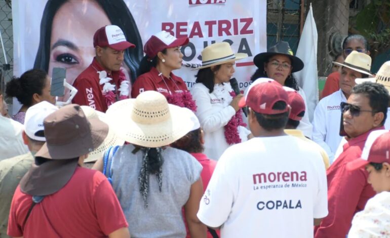 Recorre Beatriz Mojica casa por casa las principales calles de Cuautepec