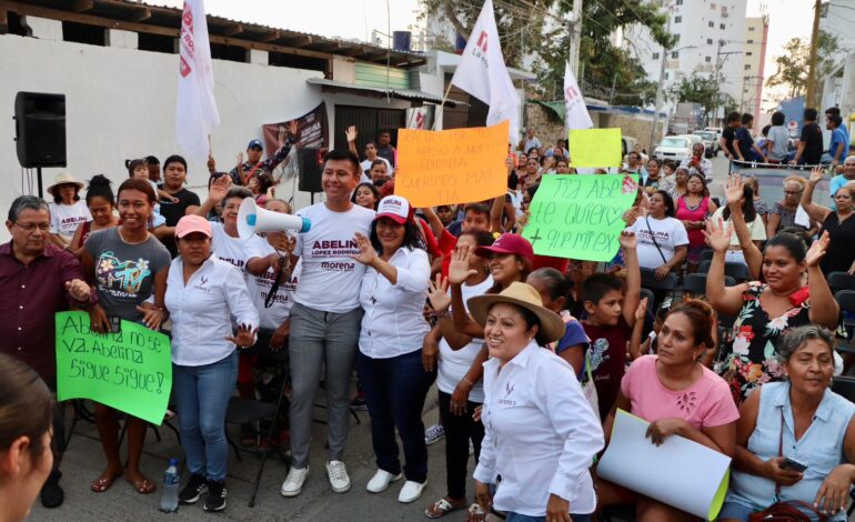 Reconocen vecinos de colonia Gustavo Díaz Ordaz, trabajo de Abelina López Rodríguez