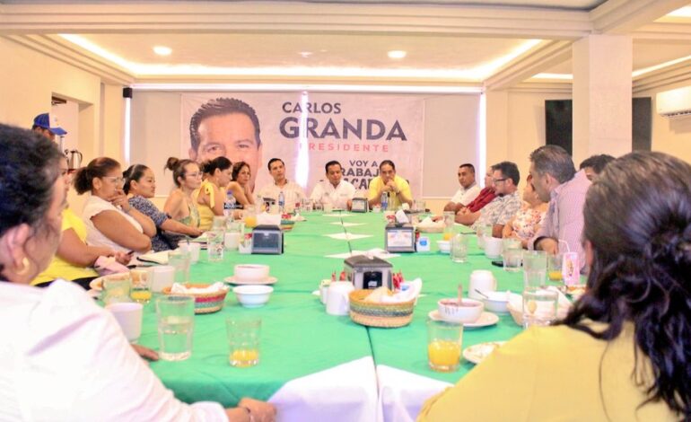 Se suman exregidores del PT, PAN, PVEM, PRD, PRI y MC a Carlos Granda