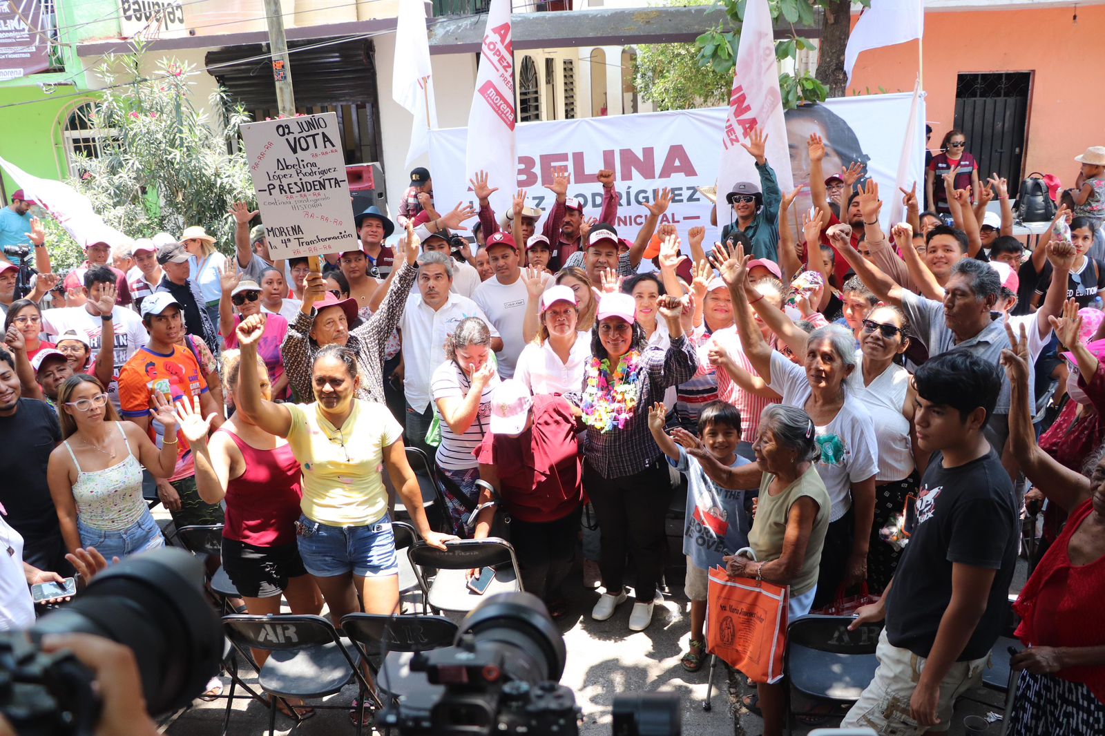 Su campaña es de propuestas y proyectos, no de descalificaciones, refirió Abelina López Rodríguez
