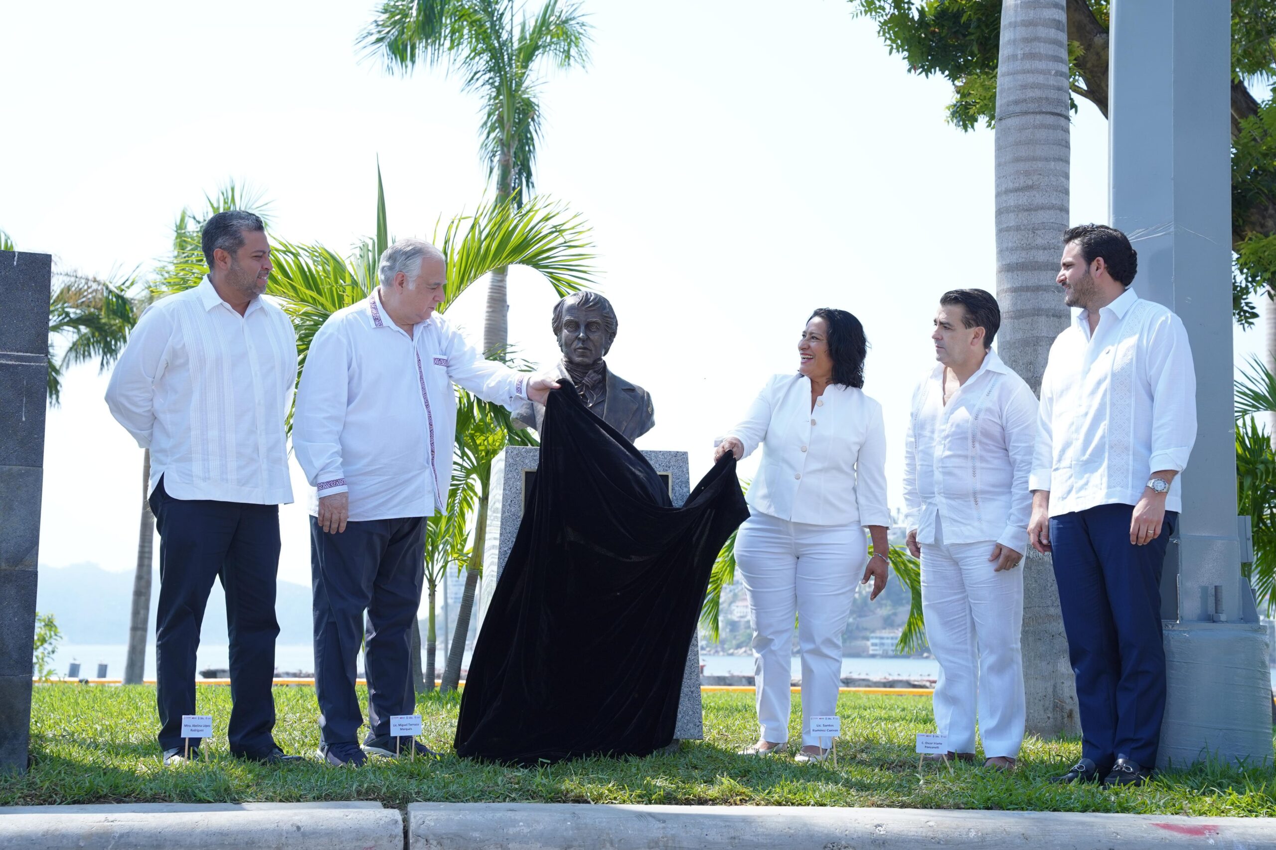 abelina lopez develacion bust alexander von humboldt