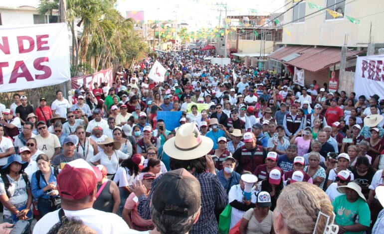 Miles respaldan a Abelina López Rodríguez en localidad de La Poza