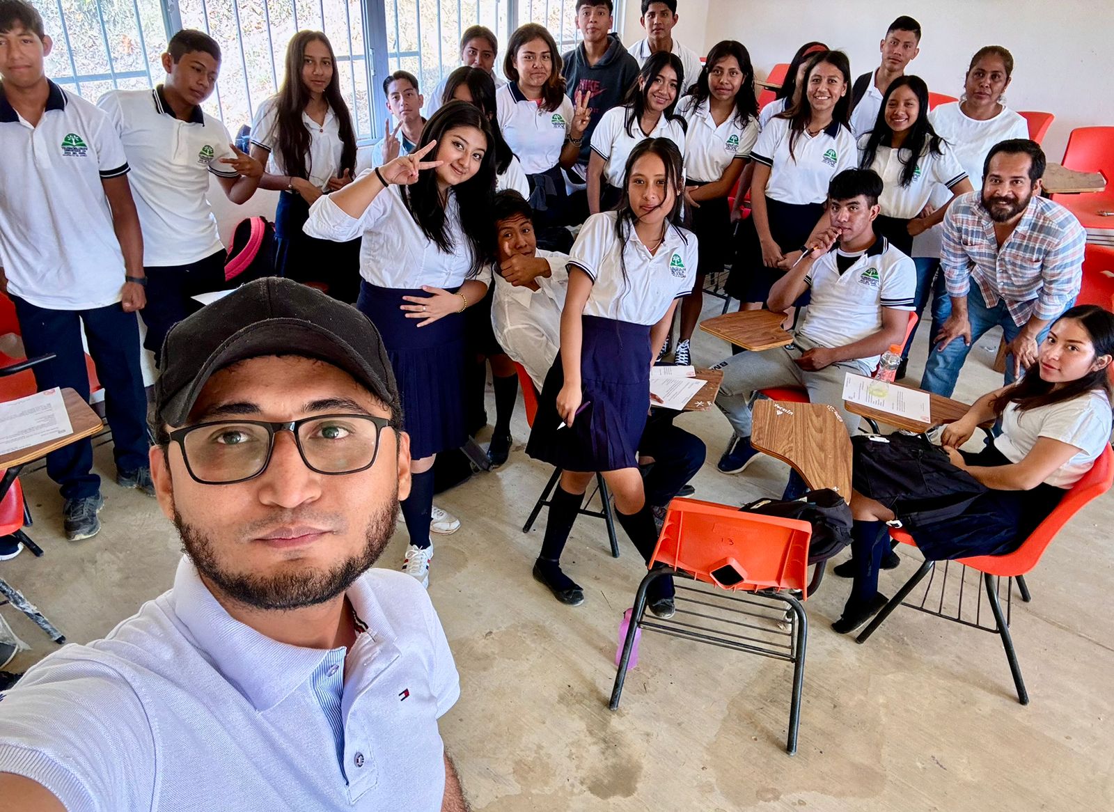 La asociación civil CREA construye puentes con jóvenes de localidades rurales de Acapulco entre la realidad y la utopía