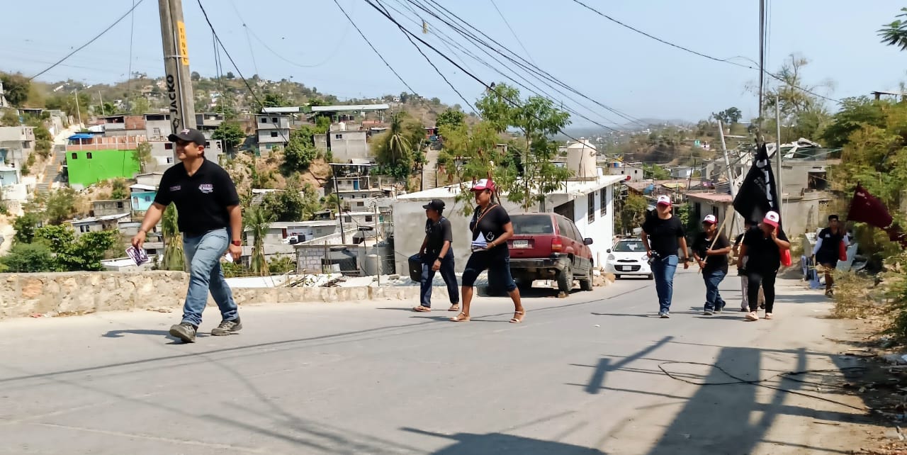 ¡Aquí puro Morena y vamos contigo Jacko!, le gritan al Pargo de Acapulco