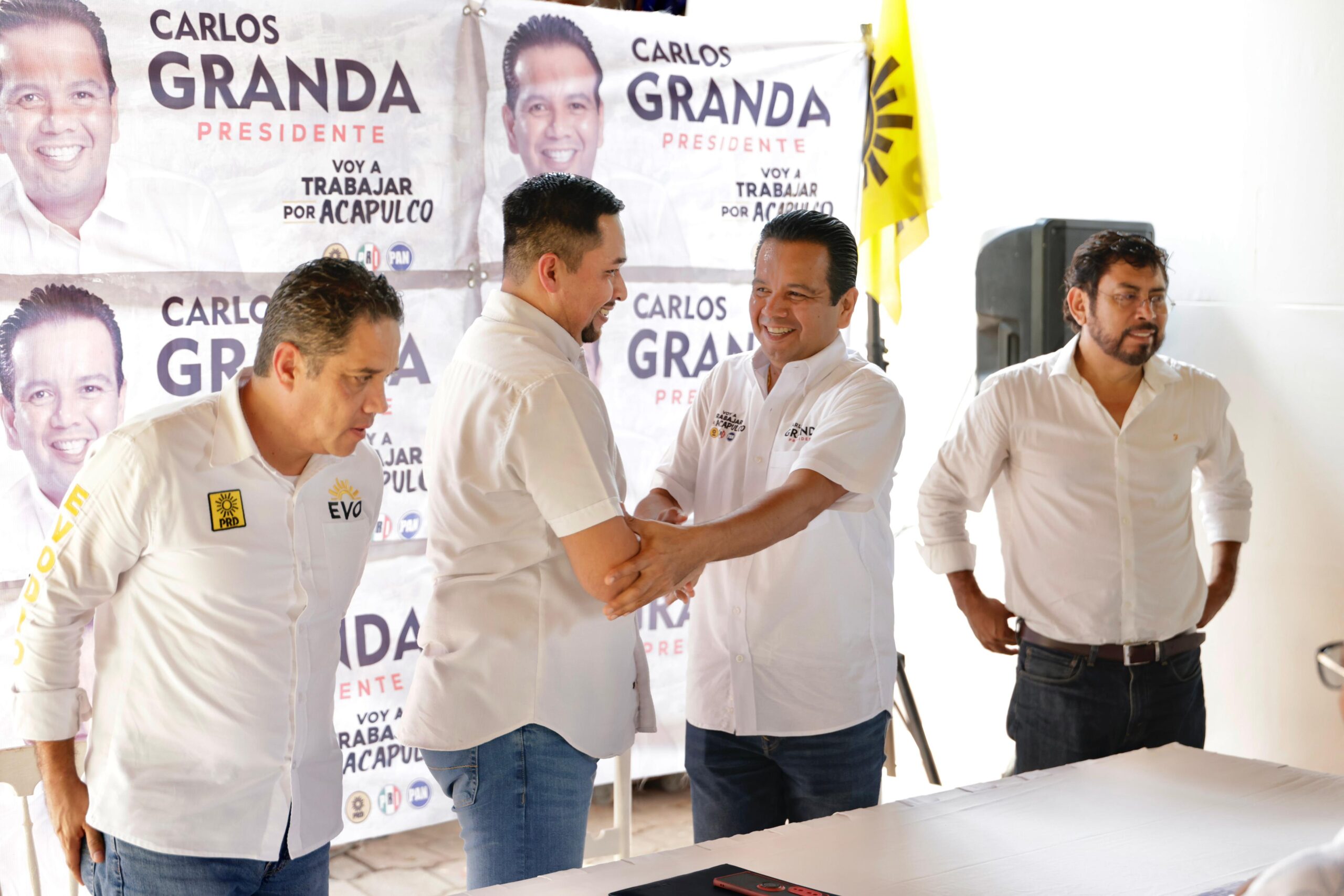 Simula Abelina López agresión en su contra, según Evodio Velázquez