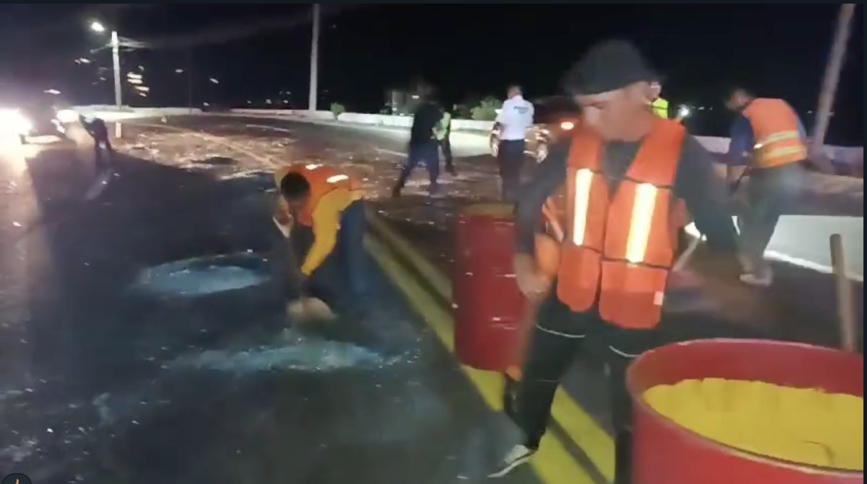 Gobierno del estado y de Acapulco retiran vidrios en la avenida Escénica