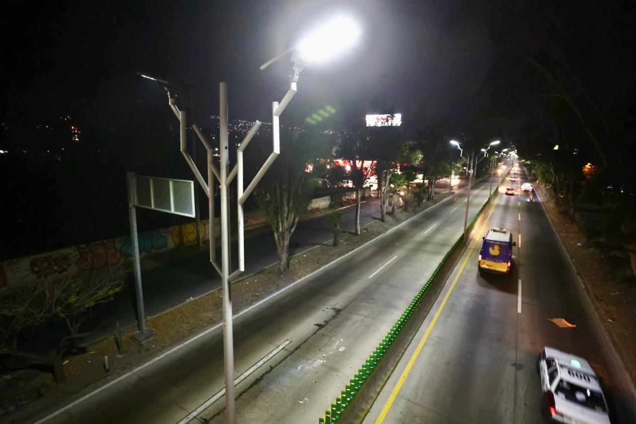 ¡Bulevar Vicente Guerrero de Chilpancingo brilla con nueva iluminación!