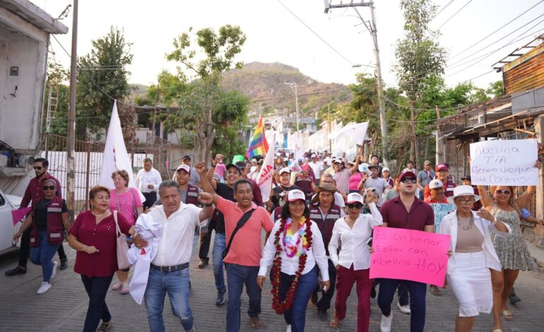 Encabeza Abelina López Rodríguez marcha de la victoria junto a colonos