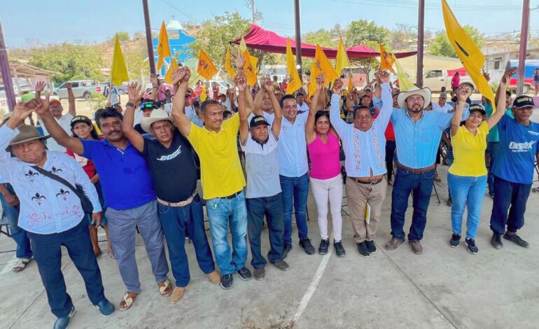 Recibe Carlos Granda el respaldo de habitantes de la zona rural