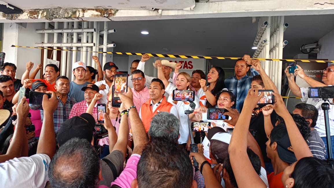 Yoshio Ávila clausura de manera simbólica las instalaciones de la Secretaría de Seguridad Pública de Acapulco