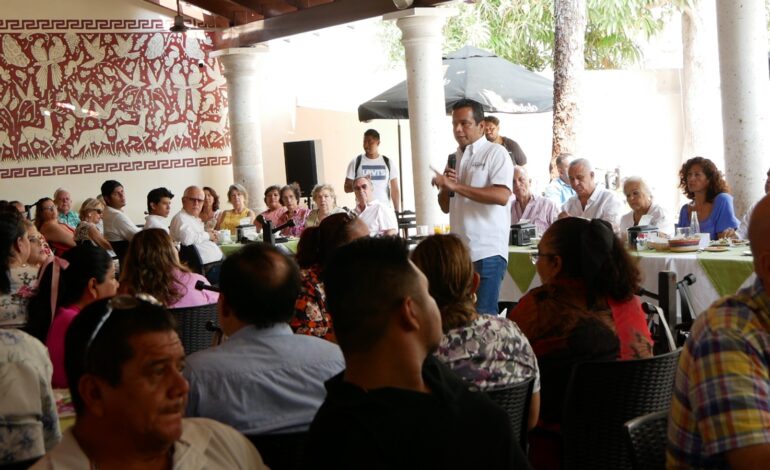 Recibe Granda muestras de respaldo de empresarios y turisteros de Acapulco