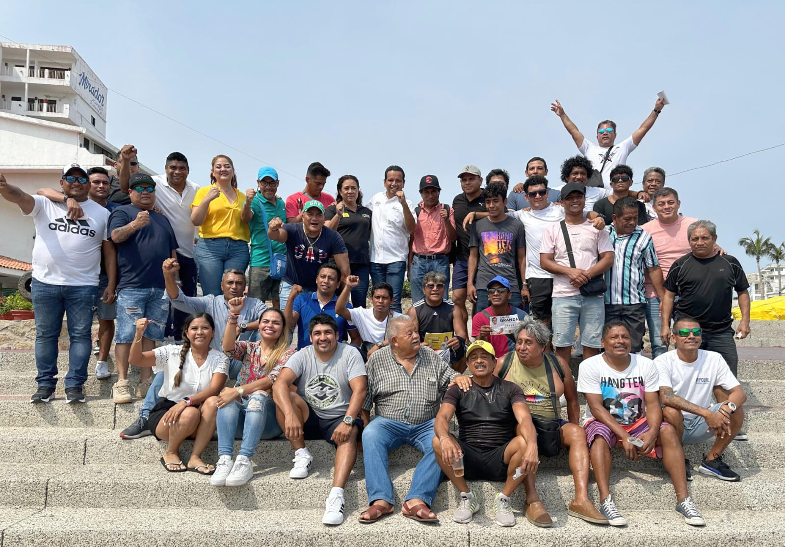 Se reúne Granda con clavadistas de la Quebrada; ofrece diversificación turística