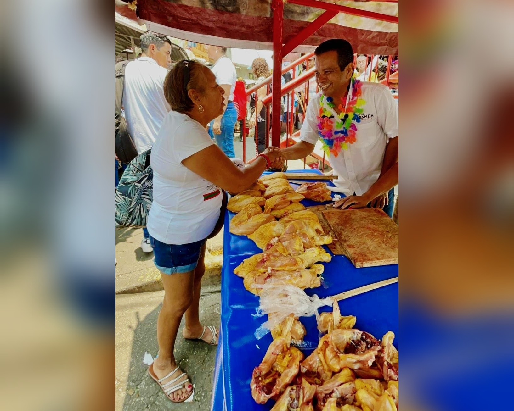 Recorre Granda el mercado de la Laja y recibe muestras de apoyo de comerciantes