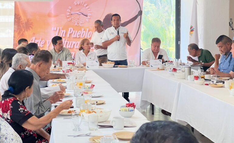 Presenta Plan de Gobierno Carlos Granda ante el Grupo Solidaridad