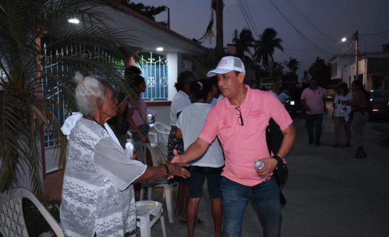 Respaldan en la colonia Cuquita Massieu a Piña Garibay