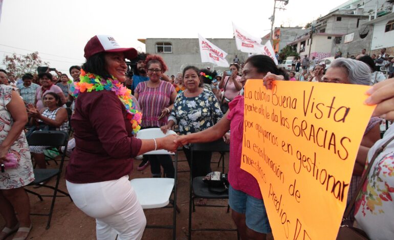 Abrazan ciudadanos de colonia Altamira continuidad de Abelina López Rodríguez