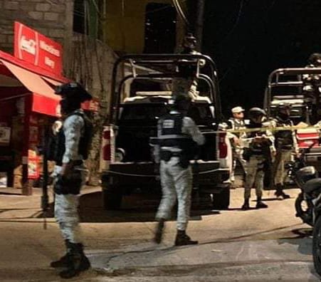 Dejan cadáver de un hombre envuelto en sábana en la colonia Benito Juárez, Acapulco
