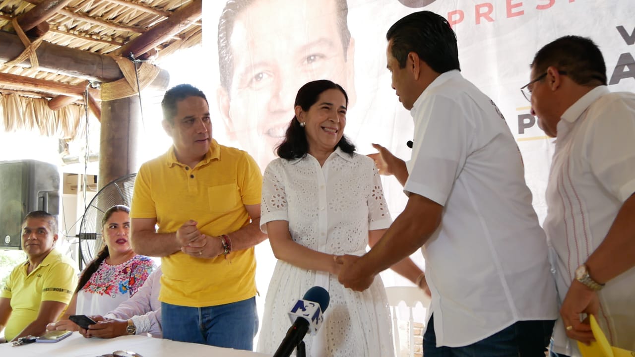 Con dardos contra Abelina López, presentan a la exwaltonista Mabella Toledo en la alianza PRI, PRD y PAN