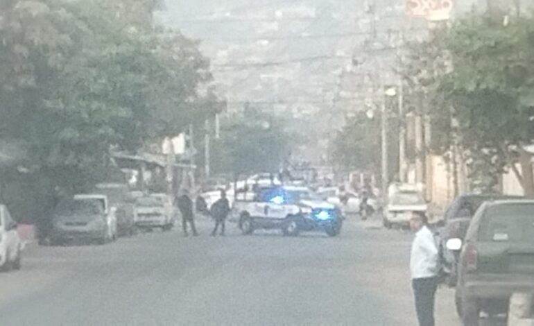 Dejan cuatro cuerpos desmembrados a un costado de una secundaria en Acapulco