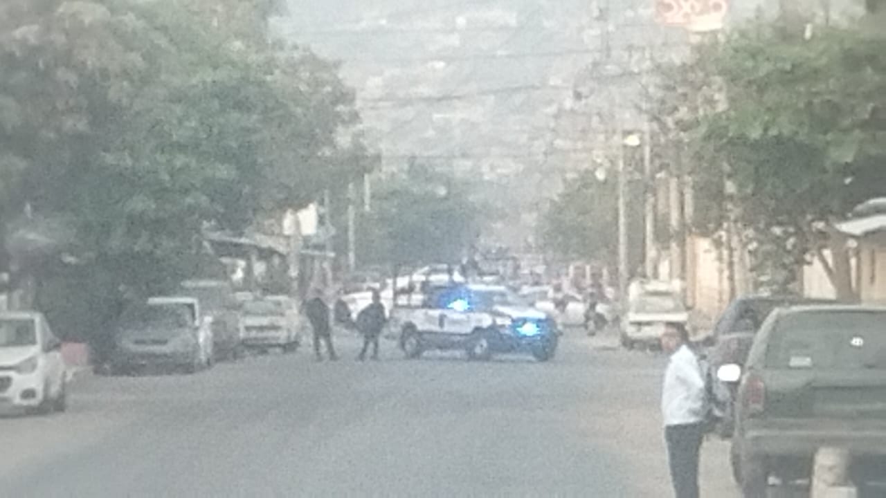 Dejan cuatro cuerpos desmembrados a un costado de una secundaria en Acapulco