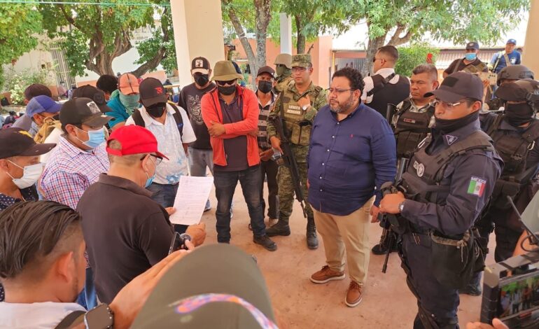 Las autoridades estatales establecen diálogo por la paz con pobladores de Tlacotepec y Chichihualco
