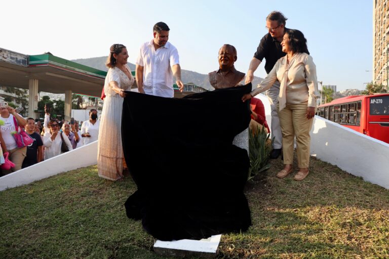 evelación del busto en honor de Luis Walton Aburto - VI