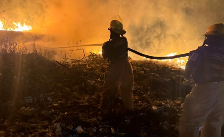 El Gobierno Municipal atiende incendio en una casa habitación en Cayaco, Acapulco
