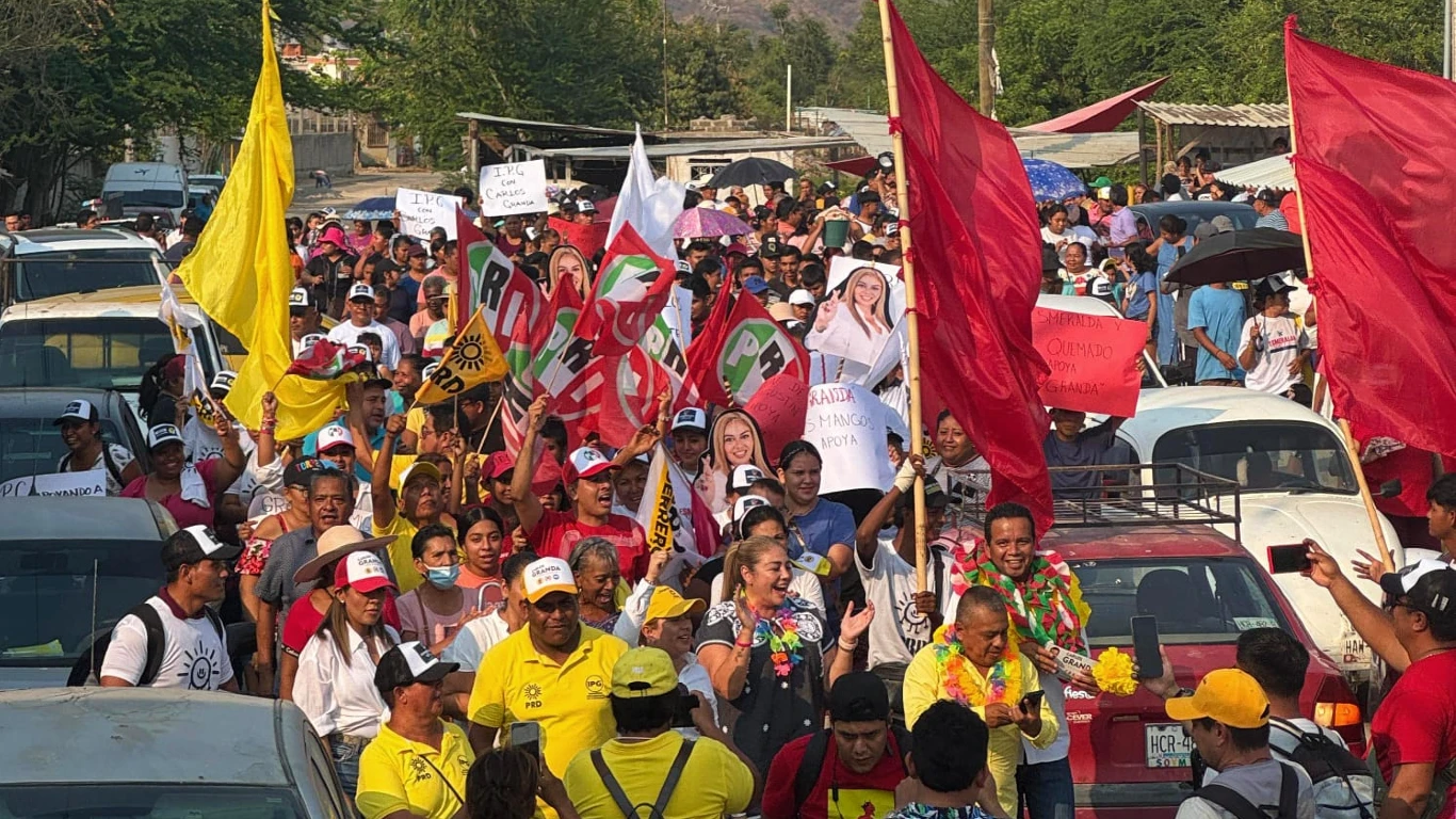 Marchan cientos de ciudadanos de San Agustín, San Ángel y el Quemado junto a Carlos Granda; le reiteran su apoyo