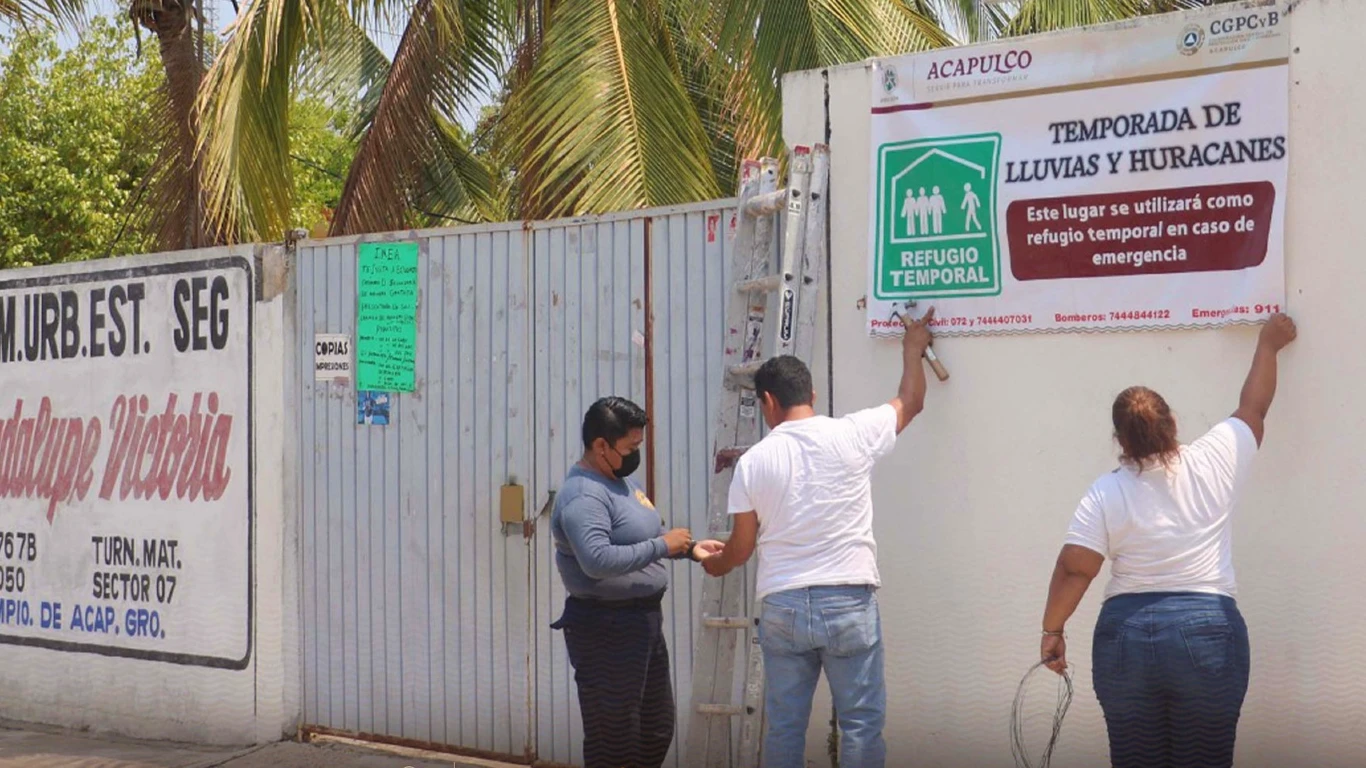 Protección Civil y Salud Guerrero coordinan acciones para fortalecer la operación de refugios temporales durante la temporada de lluvias
