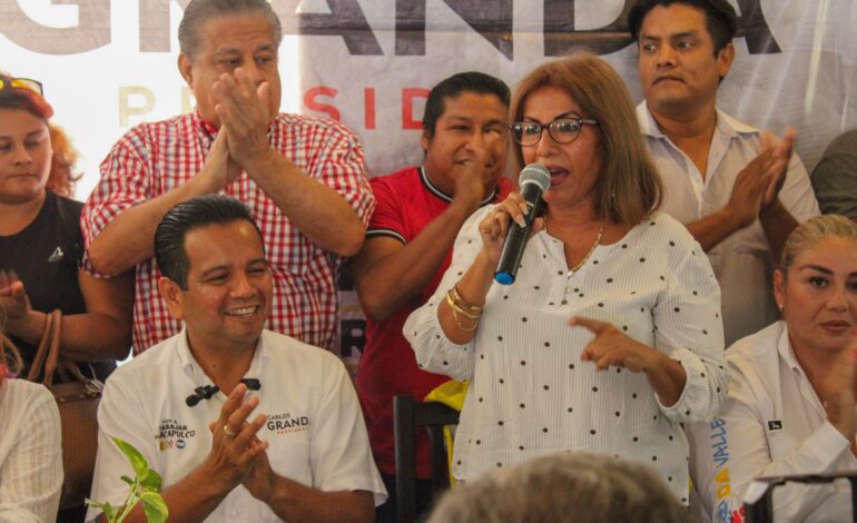 Carlos Granda recibe con bombo y platillo adhesión de morenista «despechada»