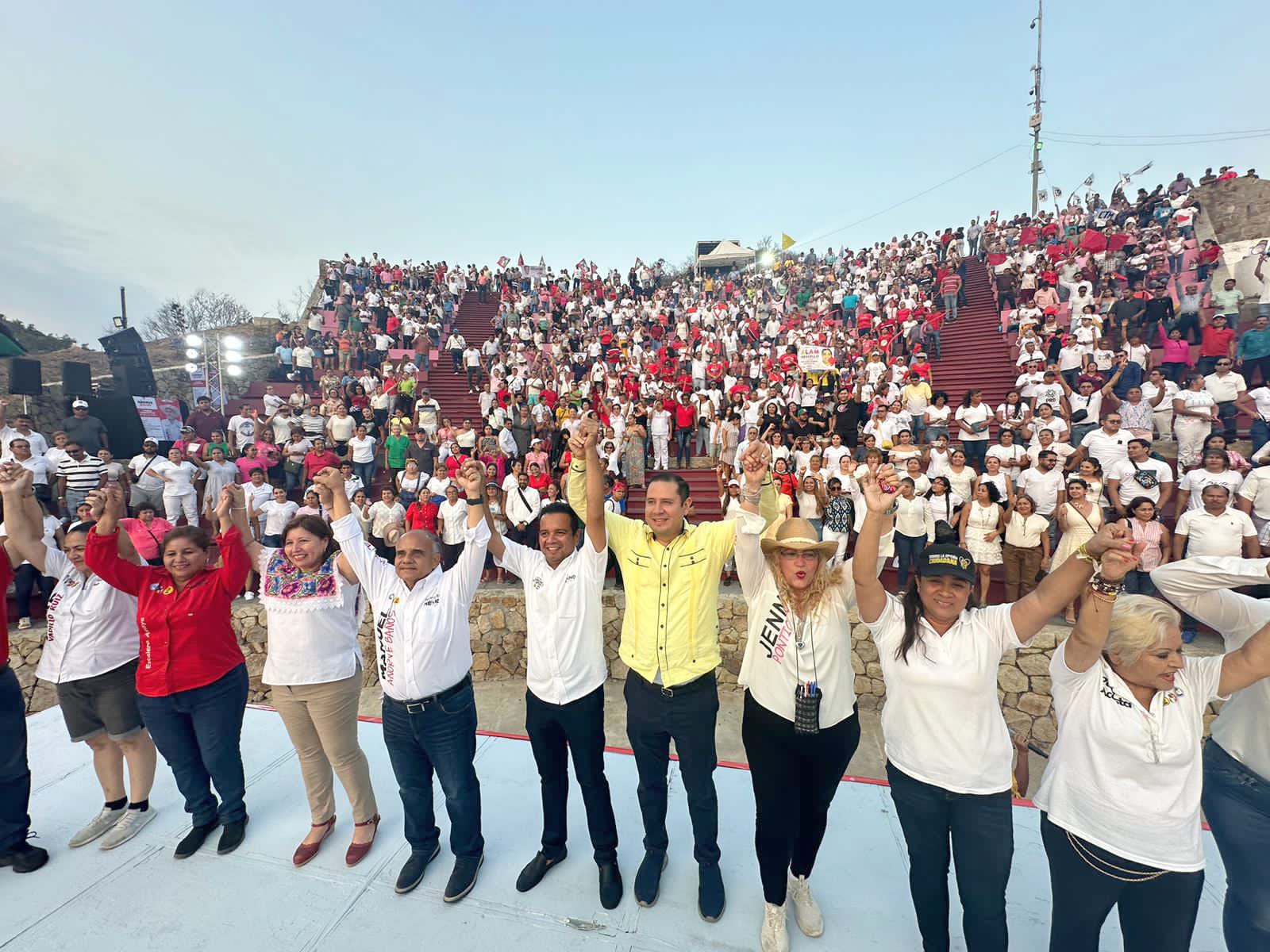 Miles de trabajadores del Sindicato Nacional de Trabajadores de la Secretaría de Salud dan su respaldo a Carlos Granda