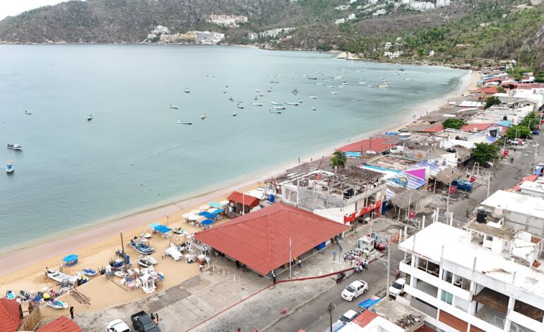 Agradecen comerciantes a Abelina López y Gobierno Federal la rehabilitación de mercado de Puerto Marqués