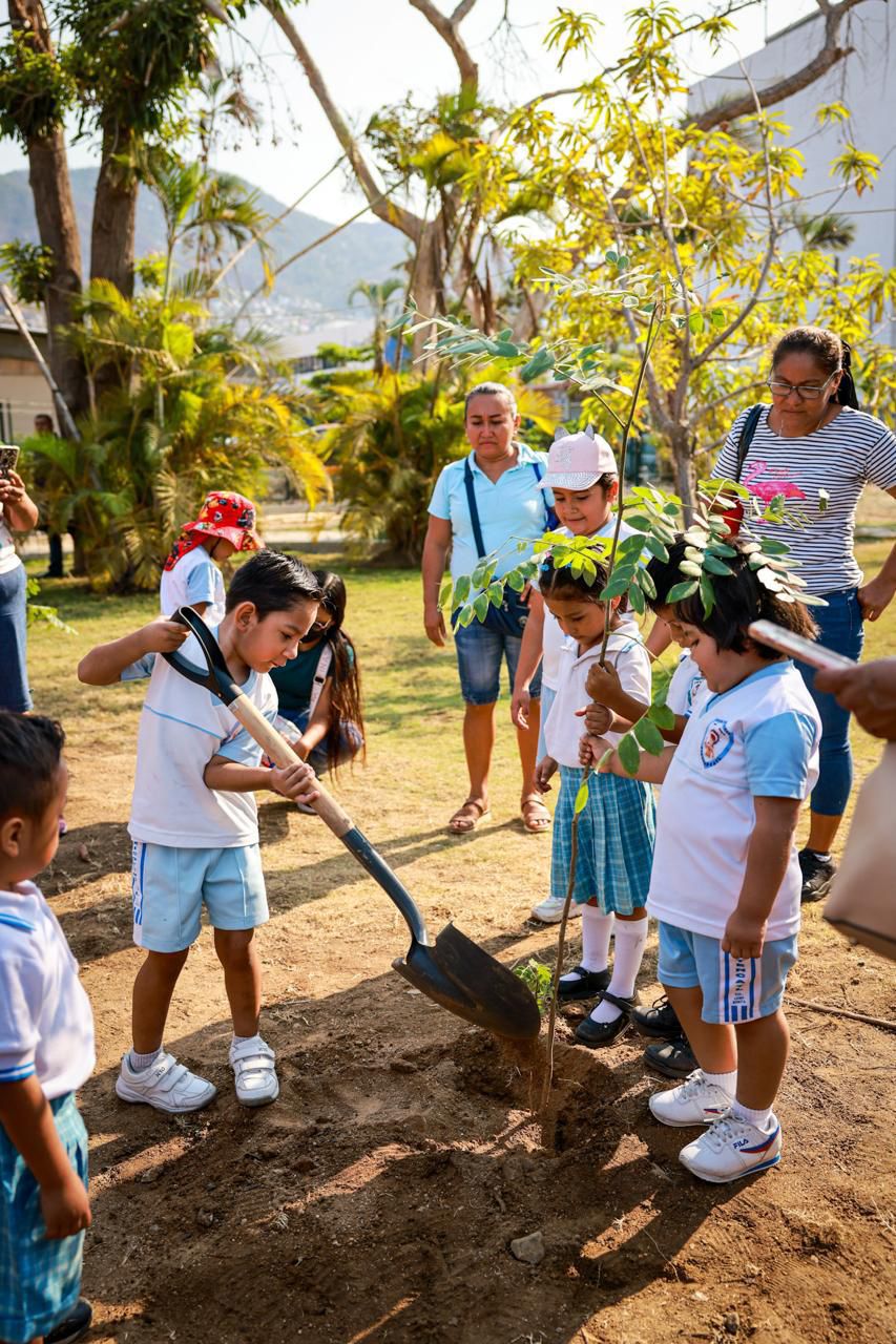 Encabeza Evelyn Salgado el arranque de la Campaña Reforestando Guerrero 2024 en el Parque Papagayo