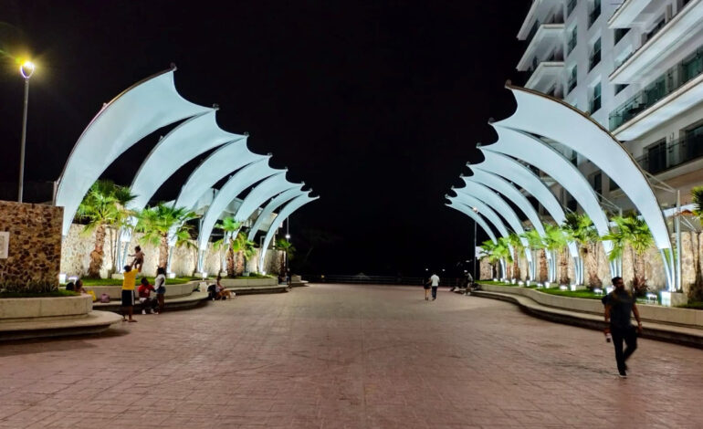 Rehabilitó gobierno de Guerrero la Plaza Quebec en Acapulco
