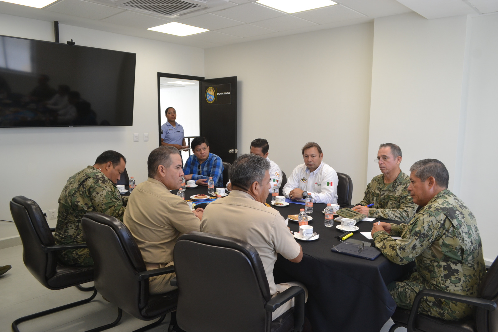 Marina en coordinación con PEMEX y Capitanía Regional de Puerto Acapulco implementan acciones para el salvataje de los buques encallados en “La Roqueta”