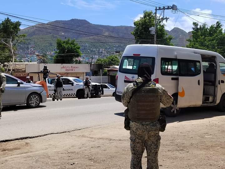 Balean con ocho disparos a conductor del transporte público en Acapulco