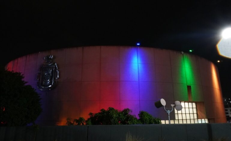 Encienden luces del orgullo LGBTIQ+ en el Congreso del estado