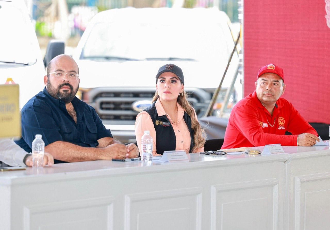 Entrega la gobernadora Evelyn Salgado 25 vehículos a dependencias operativas y ejecutoras de obra
