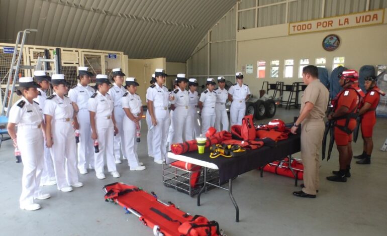 Cadetes de la Heroica Escuela Naval, arriban al puerto de Acapulco a bordo del Buque ARM “Chiapas”