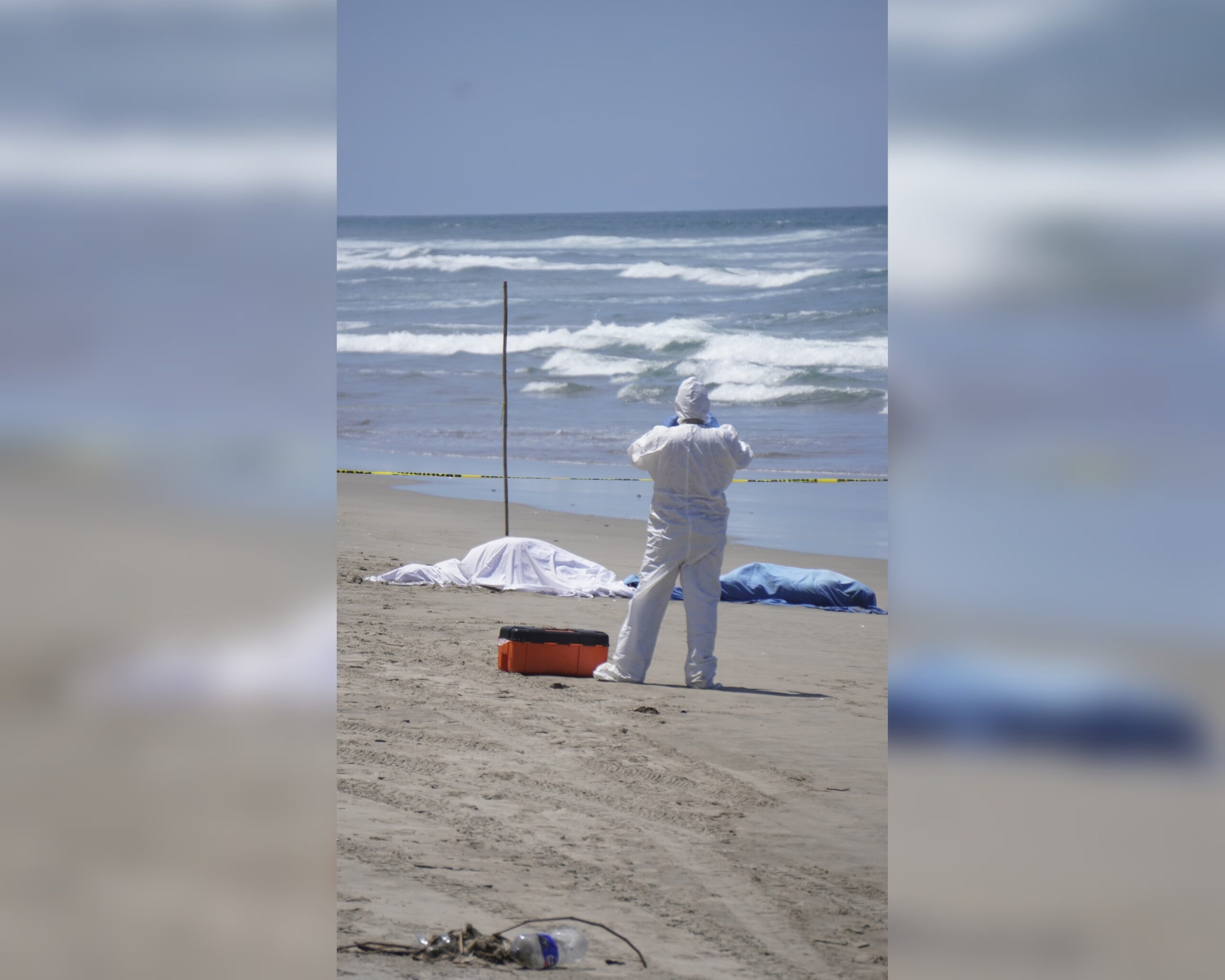 Los cadáveres de dos personas del sexo masculino flotan en playa de la zona Diamante de Acapulco