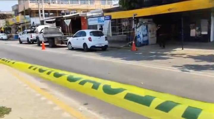 Dejan cadáver en un vehículo abandonado en la colonia Emiliano Zapata